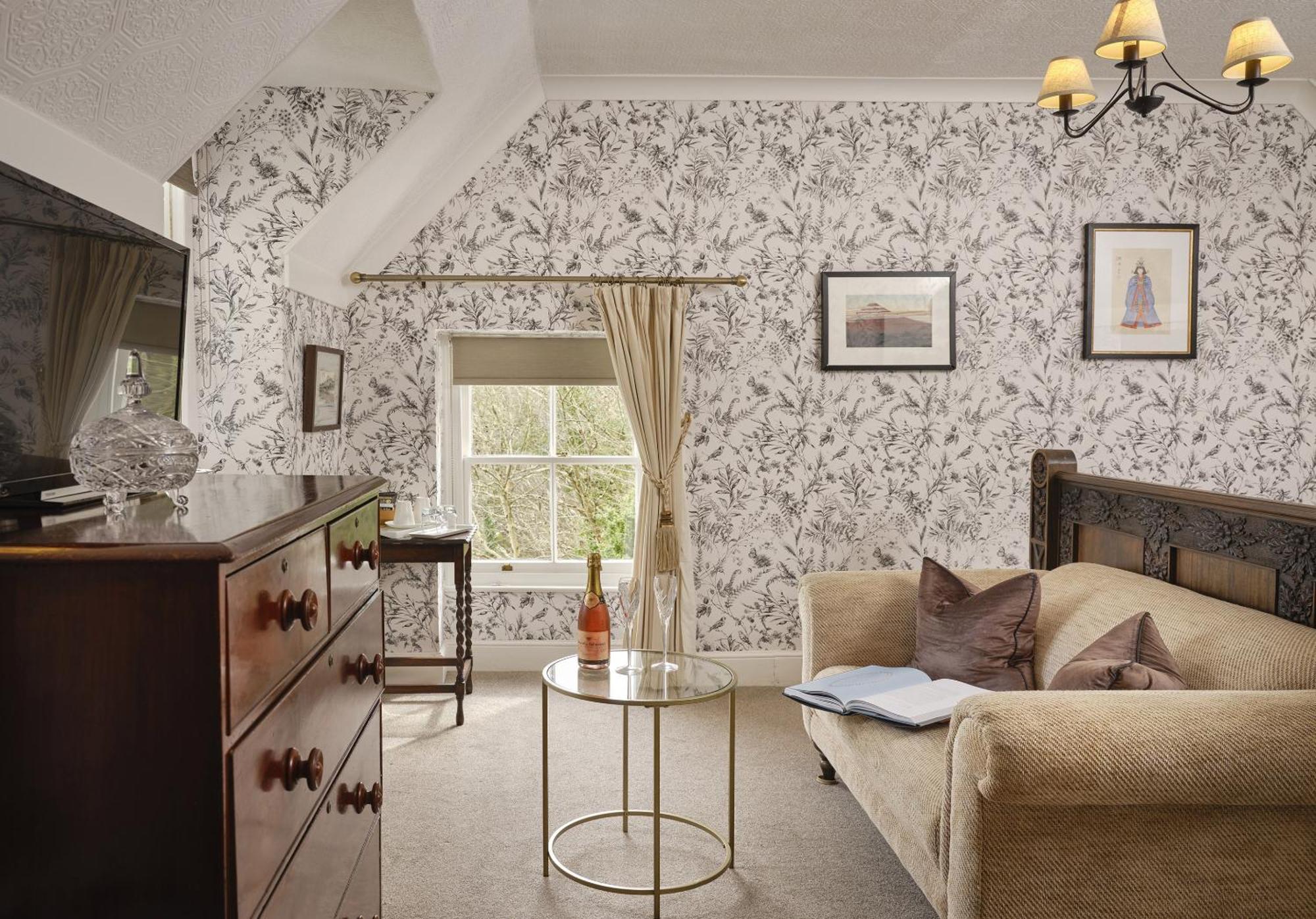 Highcliffe House Bed & Breakfast 5*